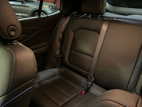 Used 2025 Buick Envista Sport Touring image 38