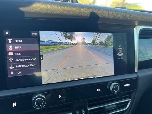 Used 2024 Porsche Macan image 23