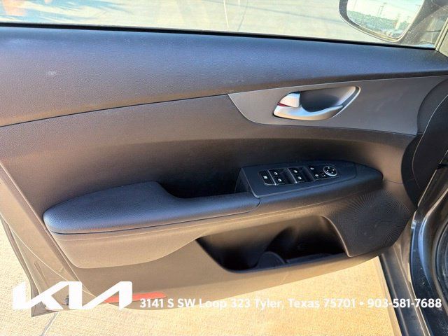 Used 2020 Kia Forte Sedan FWD image 13