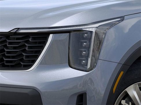 Certified 2025 Kia Sorento LX image 10