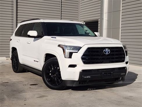 Used 2023 Toyota Sequoia SR5 image 2