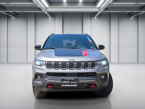 Used 2024 Jeep Compass Trailhawk AWD/4WD image 2