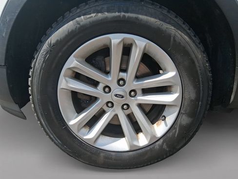 Used 2017 Ford Explorer 4WD w/ Class II Trailer Tow Package image 21