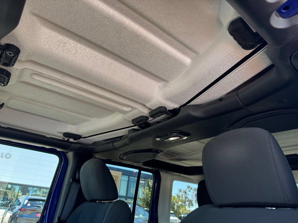 Used 2018 Jeep Wrangler Unlimited Sport S AWD/4WD image 18