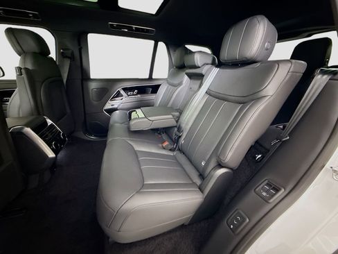 New 2026 Land Rover Range Rover Long Wheelbase SE image 21