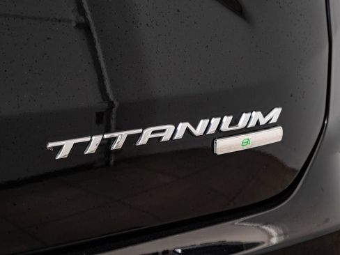 Used 2019 Ford Edge Titanium FWD image 16