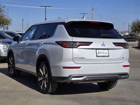 New 2026 Mitsubishi Outlander SE FWD image 3
