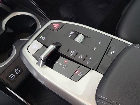 Certified 2025 BMW X2 xDrive28i w/ Premium Package image 22