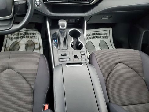 Used 2023 Toyota Highlander LE image 21