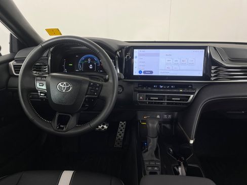 Used 2025 Toyota Camry SE image 21