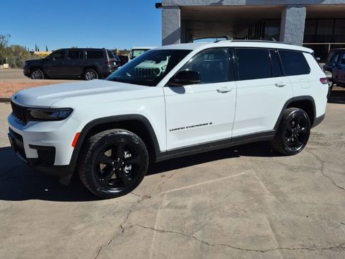 Used 2023 Jeep Grand Cherokee L Altitude image 1