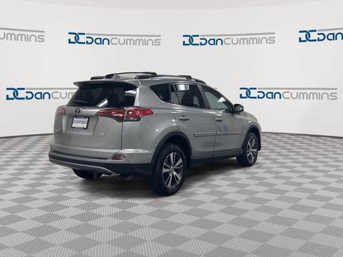 Used 2017 Toyota RAV4 XLE AWD/4WD image 8