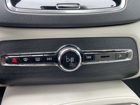 Used 2020 Volvo XC90 T5 Momentum w/ Protection Package Premier image 27