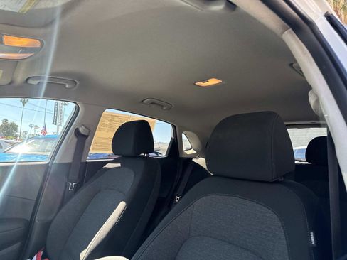 Used 2023 Hyundai Kona SE image 17