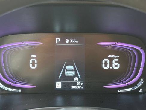 Used 2025 Kia Soul LX w/ LX Technology Package FWD image 35