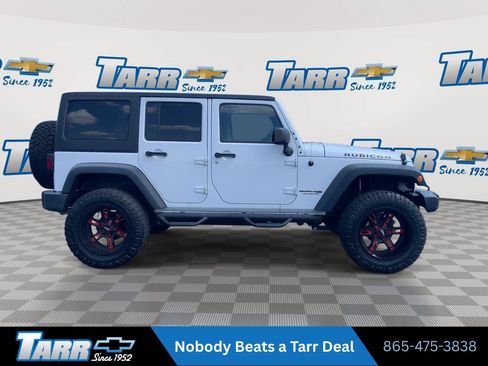 Used 2018 Jeep Wrangler Unlimited Rubicon w/ Connectivity Group AWD/4WD image 2