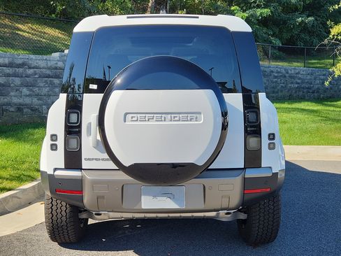 Used 2026 Land Rover Defender 110 S image 7
