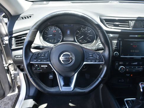 Used 2019 Nissan Rogue SV image 13