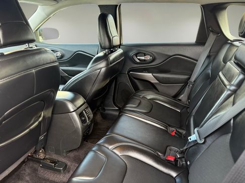 Used 2019 Jeep Cherokee Latitude Plus w/ Cold Weather Group image 29