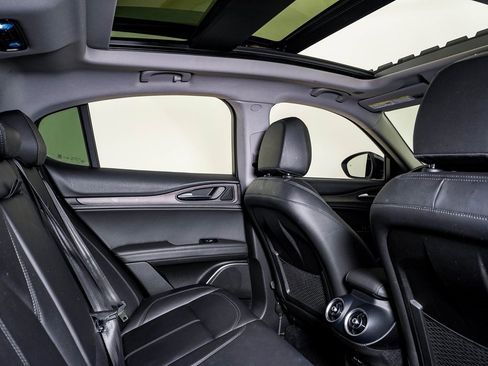 Used 2020 Alfa Romeo Stelvio Ti w/ Nero Edizione image 16