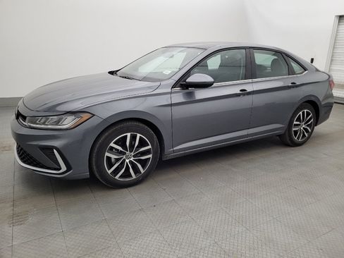 Used 2025 Volkswagen Jetta SE FWD image 2