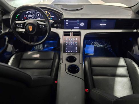 Used 2022 Porsche Taycan image 23
