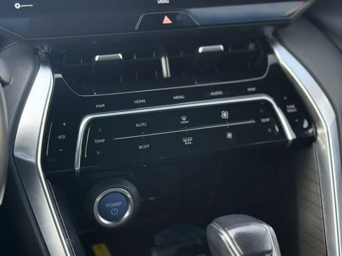 Used 2021 Toyota Venza Limited image 28