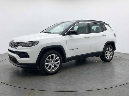 Used 2025 Jeep Compass Limited AWD/4WD image 3
