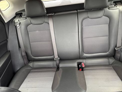 Used 2025 Chevrolet Trax LT w/ LT Convenience Package FWD image 37