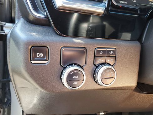 Used 2024 GMC Sierra 1500 SLT w/ SLT Premium Plus Package RWD image 30