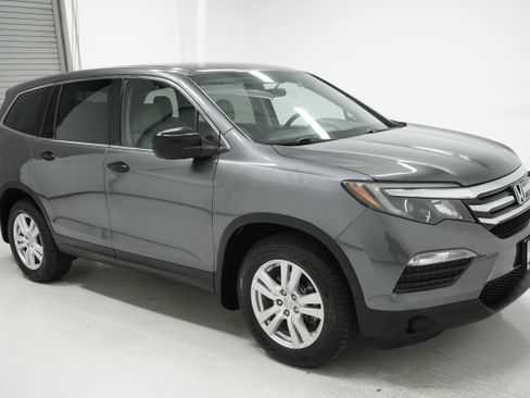 Used 2016 Honda Pilot LX image 3
