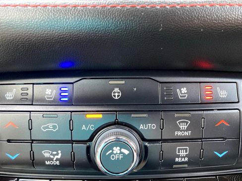 Used 2023 Dodge Durango GT image 31