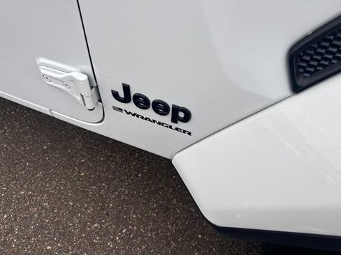 Used 2025 Jeep Wrangler Unlimited Sahara AWD/4WD image 12
