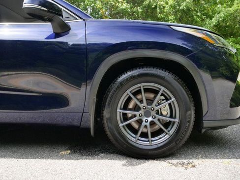Used 2021 Toyota Highlander Limited AWD/4WD image 9