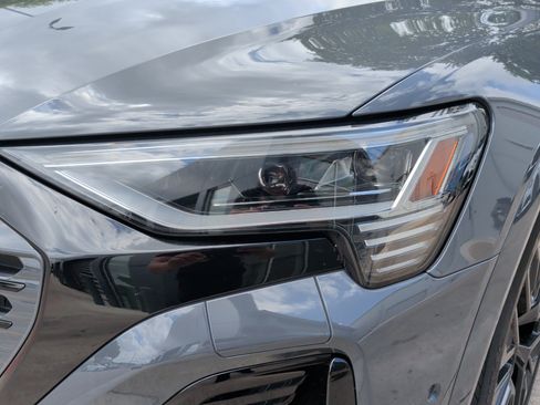 Used 2024 Audi Q8 e-tron Prestige w/ Prestige Package image 6