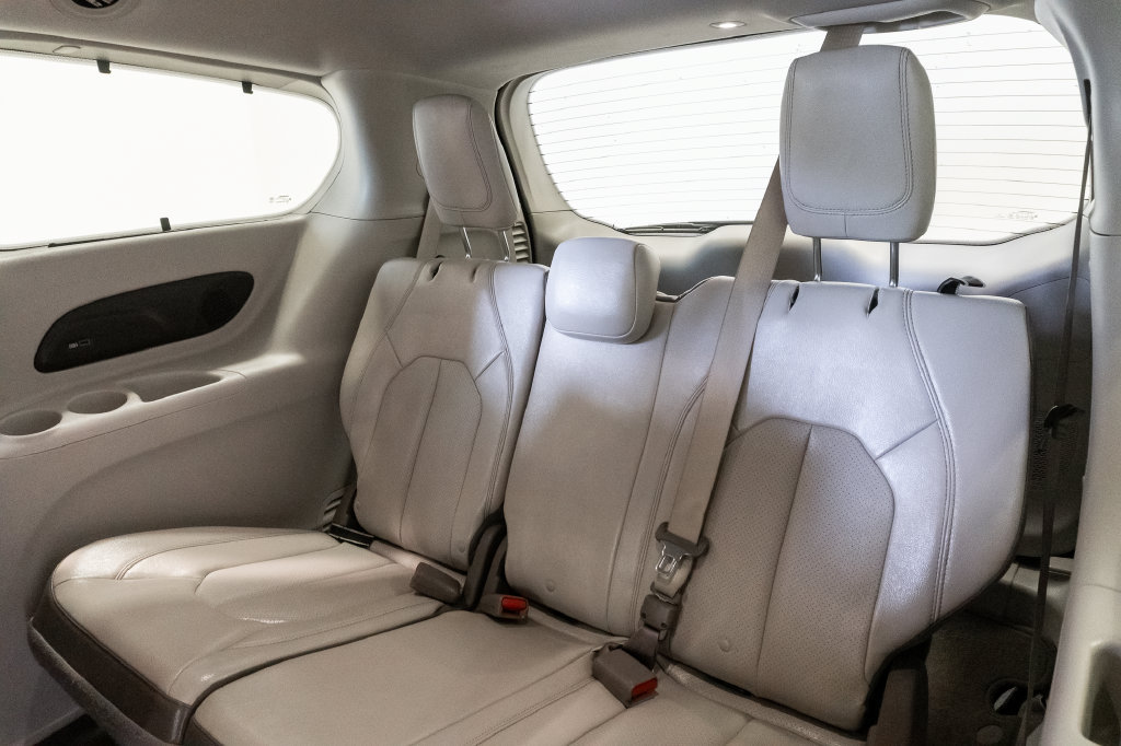 Used 2019 Chrysler Pacifica Touring-L Plus w/ Advanced Safetytec Group FWD image 25