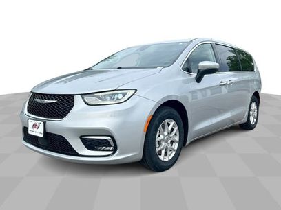 Used 2023 Chrysler Pacifica Touring-L