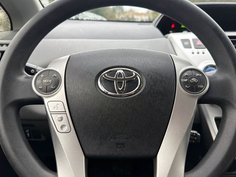 Used 2014 Toyota Prius V Five image 25