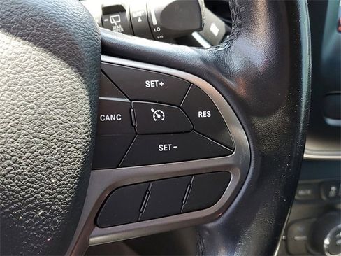 Used 2021 Jeep Cherokee Latitude Plus image 12