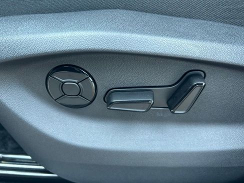 New 2026 Volkswagen Tiguan SE image 53