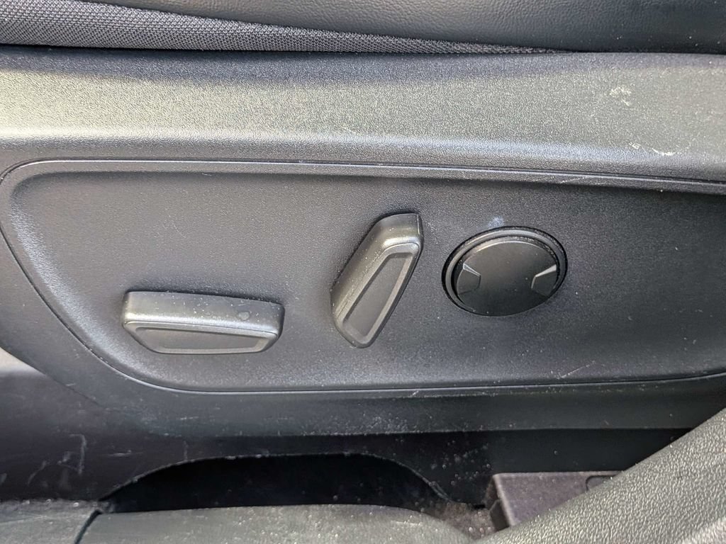 Used 2025 Ford Escape ST-Line FWD image 21