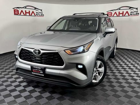 Used 2023 Toyota Highlander LE FWD image 2