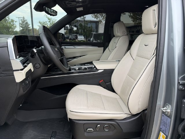 Certified 2025 Cadillac Escalade Sport w/ LPO, Floor Liner Package AWD/4WD image 9