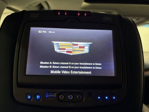 Used 2017 Cadillac Escalade ESV Luxury image 32