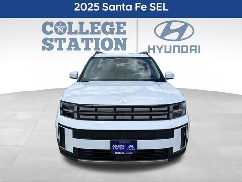 Used 2025 Hyundai Santa Fe SEL FWD image 2