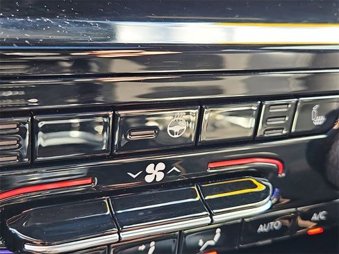 Used 2023 Jeep Grand Cherokee Altitude image 20