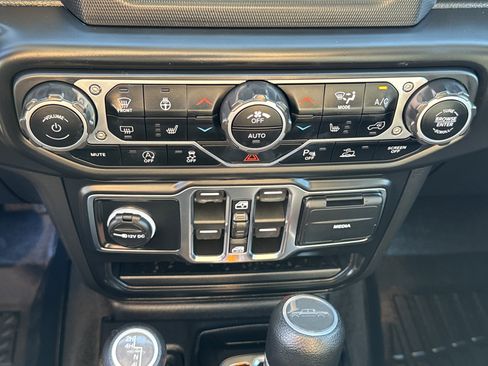 Used 2021 Jeep Gladiator Sport image 20