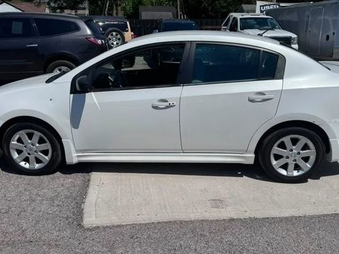 Used 2012 Nissan Sentra 2.0 SR w/ Convenience Pkg FWD image 2
