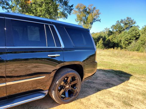 Used 2015 Cadillac Escalade Luxury image 4