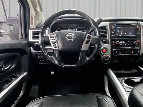 Used 2017 Nissan Titan PRO-4X AWD/4WD image 9